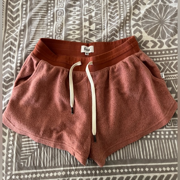 FEAT blanketblend shorts - Like New - Picture 3 of 4